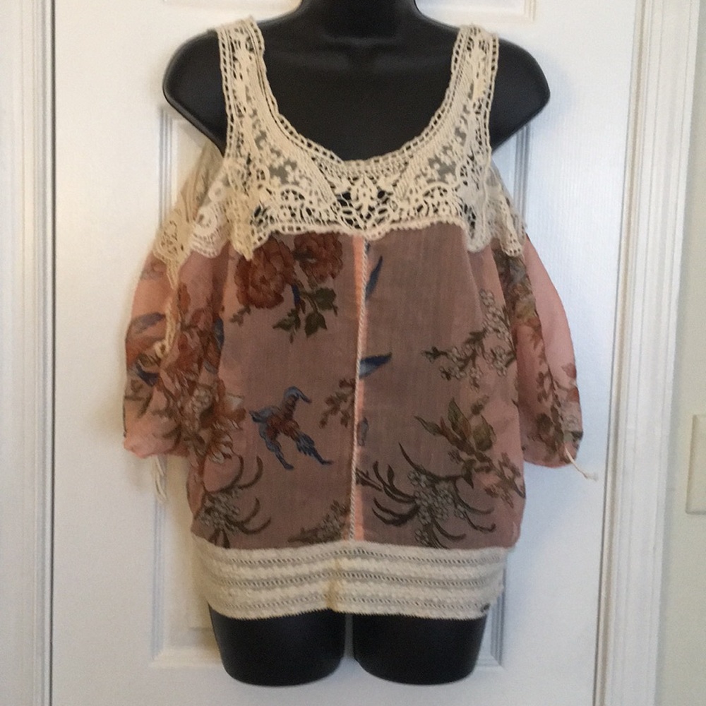 GUESS Sheer Cold Shoulder. Sz XS